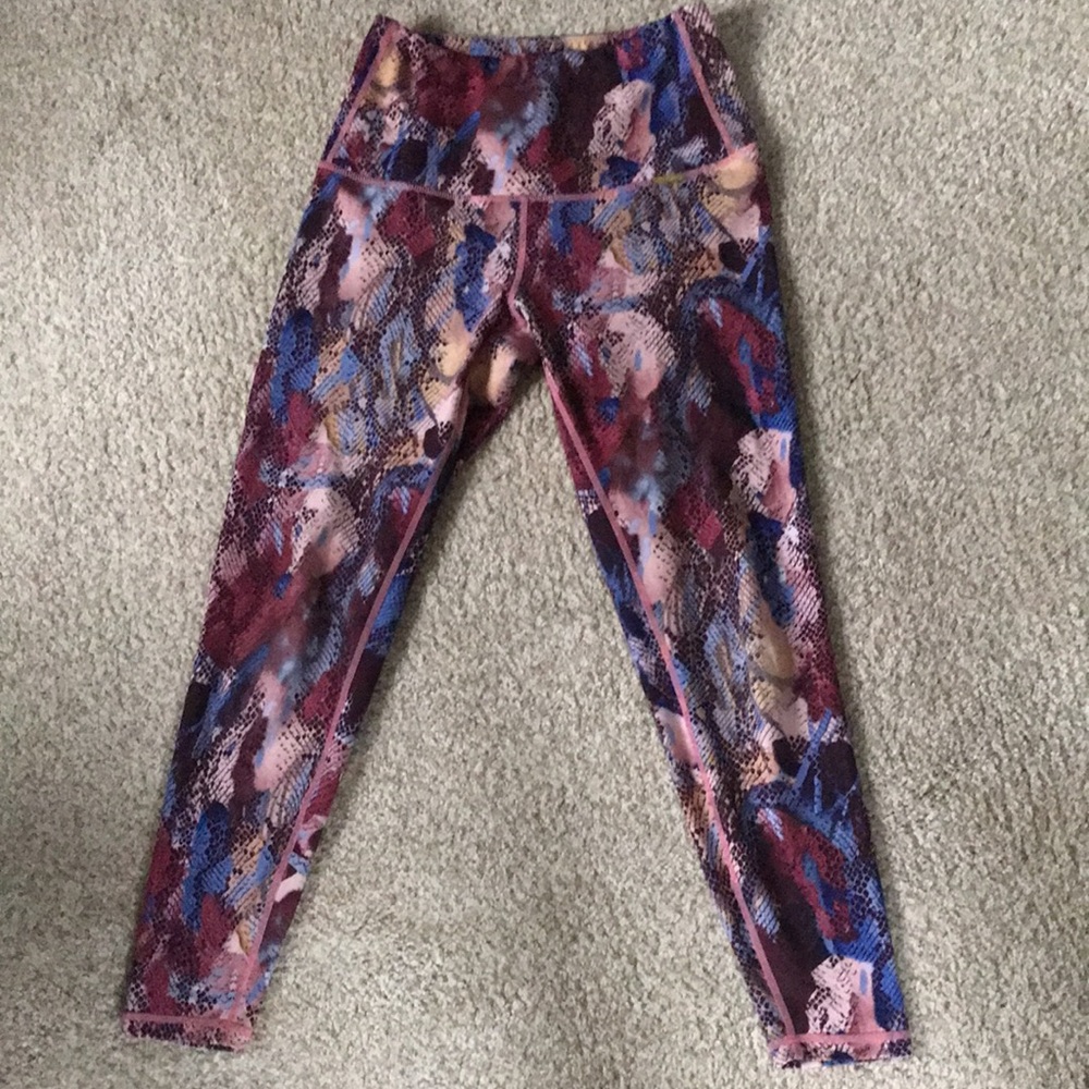 LIMITED EDITION Activewear Set - Picture 4 of 9